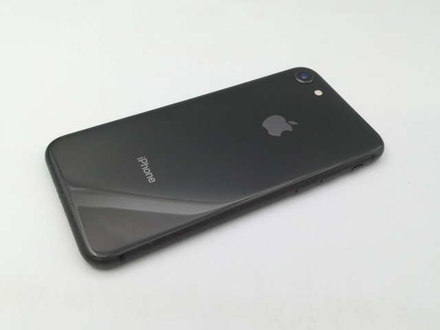 【中古】Apple docomo 【SIMロック解除済み】 iPhone 8 64GB スペースグレイ MQ782J/A【神戸】保証期間１ヶ月【ランクC】