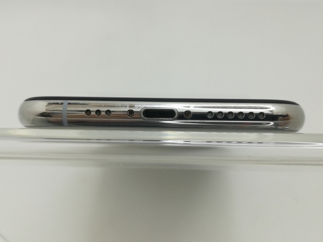 【中古】Apple docomo 【SIMロックあり】 iPhone XS 64GB シルバー MTAX2J/A【大須】保証期間１ヶ月【ランクC】 携帯電話本体