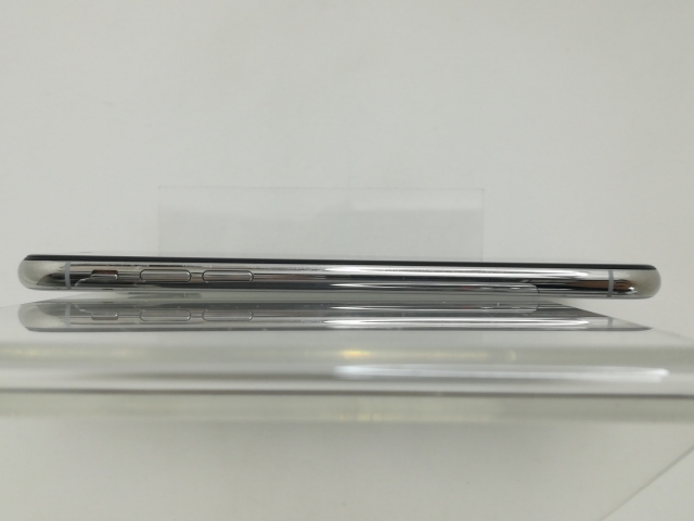 【中古】Apple docomo 【SIMロックあり】 iPhone XS 64GB シルバー MTAX2J/A【大須】保証期間１ヶ月【ランクC】 携帯電話本体