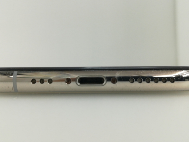 【中古】Apple docomo 【SIMロックあり】 iPhone XS 64GB シルバー MTAX2J/A【大須】保証期間１ヶ月【ランクC】 携帯電話本体