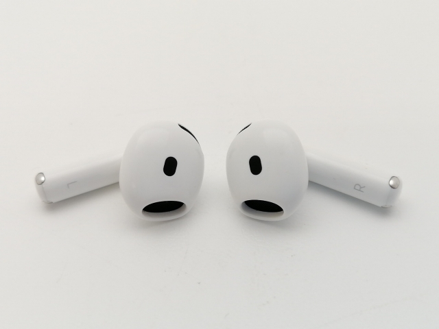 中古】Apple AirPods 4 アクティブノイズキャンセリング搭載モデル