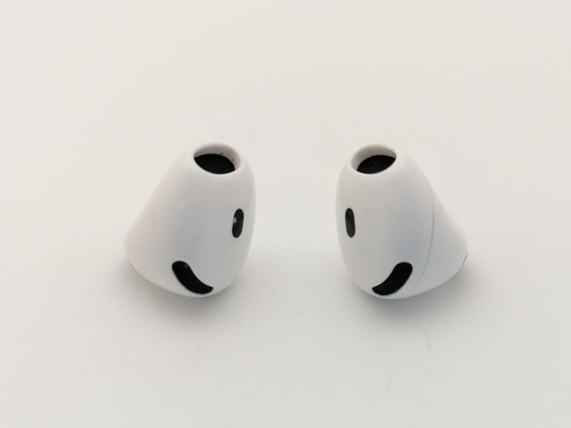 中古】Apple AirPods 4 アクティブノイズキャンセリング搭載モデル