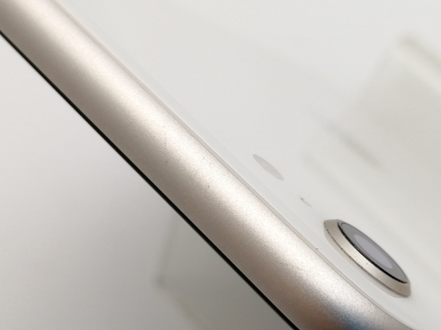 【中古】Apple au 【SIMフリー】 iPhone SE（第3世代） 64GB スターライト MMYD3J/A【大須2】保証期間１ヶ月【ランクA】_7