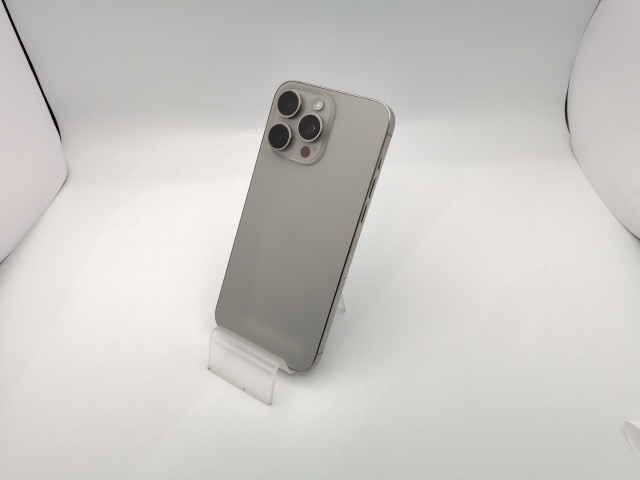 【中古】Apple 国内版 【SIMフリー】 iPhone 15 Pro Max 256GB ナチュラルチタニウム MU6R3J/A【大阪本店】保証期間１ヶ月【ランクB】
