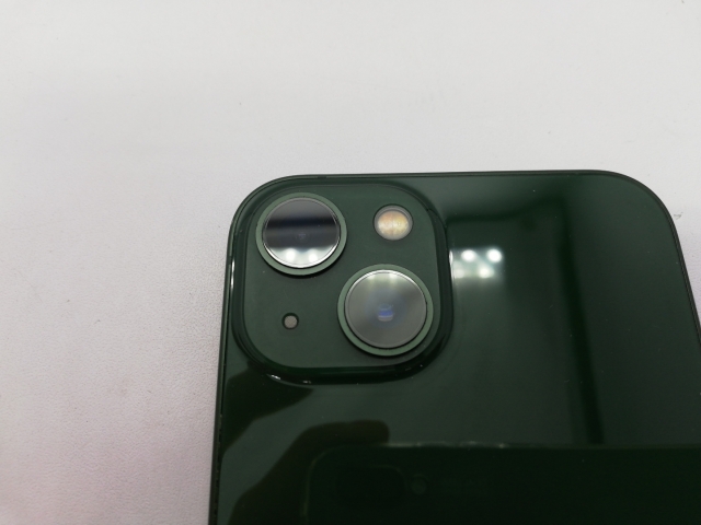【中古】Apple au 【SIMフリー】 iPhone 13 128GB グリーン MNGG3J/A【立川フロム中武】保証期間１ヶ月【ランクB】_2