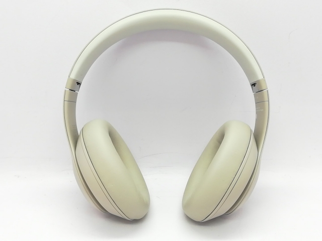 Beats Studio Pro ワイヤレスヘッドフォン MQTR3PA 美品 中古】beats