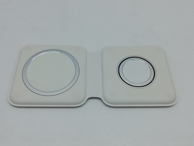 【中古】Apple MagSafeデュアル充電パッド MHXF3AM/A【立川フロム中武】保証期間１週間の通販は