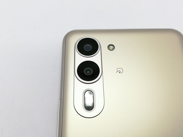 中古】FCNT IIJmio 【SIMフリー】 arrows We2 Plus シャンパン