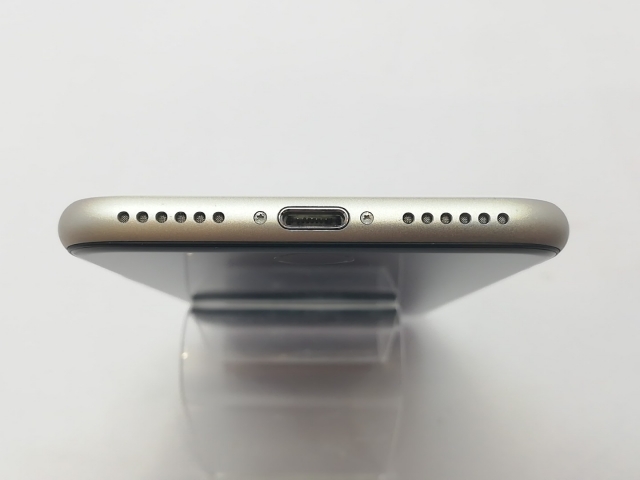 【中古】Apple docomo 【SIMフリー】 iPhone SE（第3世代） 64GB スターライト MMYD3J/A【立川フロム中武】保証期間１ヶ月【ランクA】_4