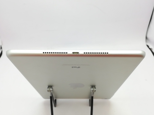 【中古】Apple au 【SIMロック解除済み】 iPad（第6世代/2018） 32GB シルバー MR6P2J/A【立川フロム中武】保証期間１ヶ月【ランクC】_4