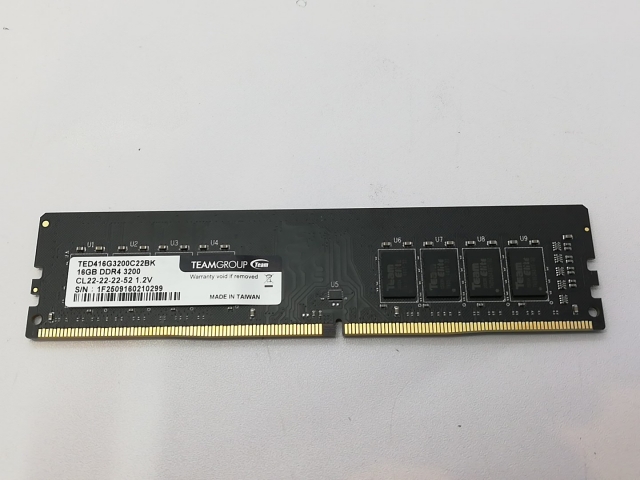 【中古】DDR4 16GB PC4-25600(DDR4-3200)【デスクトップPC用】【立川フロム中武】保証期間１週間
