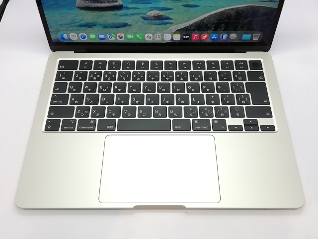 【中古】Apple MacBook Air 13インチ M2(CPU:8C/GPU:8C) 8GB/256GB スターライト MLY13J/A (M2,2022)【立川フロム中武】保証期間１ヶ月【ランクB】