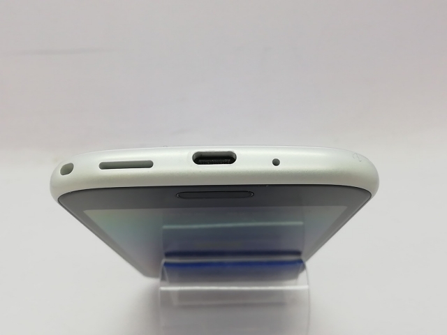 【中古】Fujitsu docomo 【SIMフリー】 らくらくスマートフォン ホワイト 4GB 64GB F-52B【立川フロム中武】保証期間１ヶ月【ランクB】_4