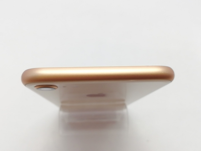 【中古】Apple docomo 【SIMロック解除済み】 iPhone 8 64GB ゴールド MQ7A2J/A【立川フロム中武】保証期間１ヶ月【ランクA】_2