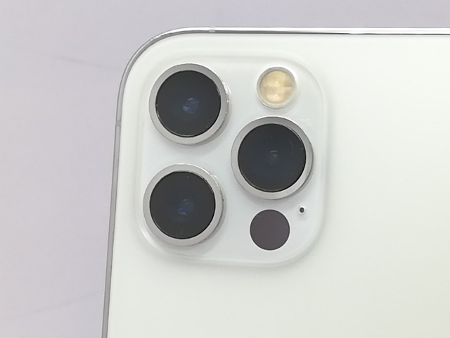 【中古】Apple docomo 【SIMロック解除済み】 iPhone 12 Pro 256GB シルバー MGMA3J/A【立川フロム中武】保証期間１ヶ月【ランクB】_6