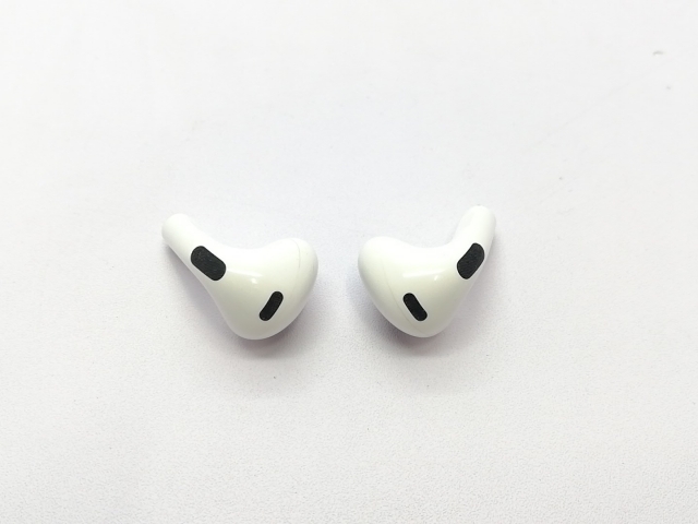 〔中古〕Apple(アップル) AirPods 第3世代 MME73J／A〔377-ud〕 中古〕Apple(アップル) AirPods 第3世代 MME73J／A〔377-ud〕 中古