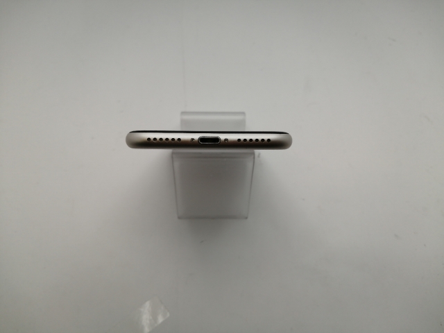 【中古】Apple docomo 【SIMフリー】 iPhone SE（第3世代） 64GB スターライト MMYD3J/A【新宿東口】保証期間１ヶ月【ランクA】_4