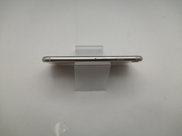【中古】Apple docomo 【SIMフリー】 iPhone SE（第3世代） 64GB スターライト MMYD3J/A【新宿東口】保証期間１ヶ月【ランクA】_5