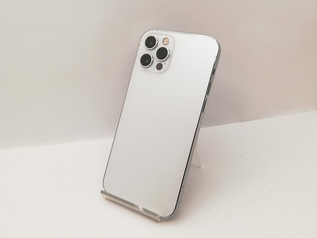 【中古】Apple au 【SIMロック解除済み】 iPhone 12 Pro 256GB シルバー MGMA3J/A【新宿東口】保証期間１ヶ月【ランクB】