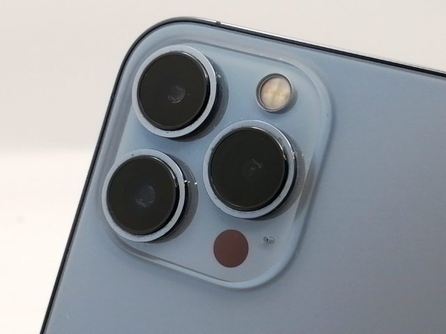 【中古】Apple docomo 【SIMフリー】 iPhone 13 Pro Max 256GB シエラブルー MLJD3J/A【新宿東口】保証期間１ヶ月【ランクB】_6