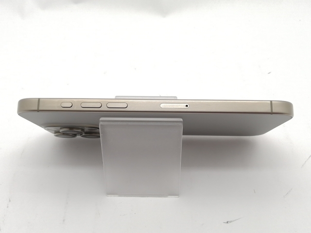 【中古】Apple SoftBank 【SIMフリー】 iPhone 15 Pro Max 256GB ナチュラルチタニウム MU6R3J/A【新宿東口】保証期間１ヶ月【ランクA】