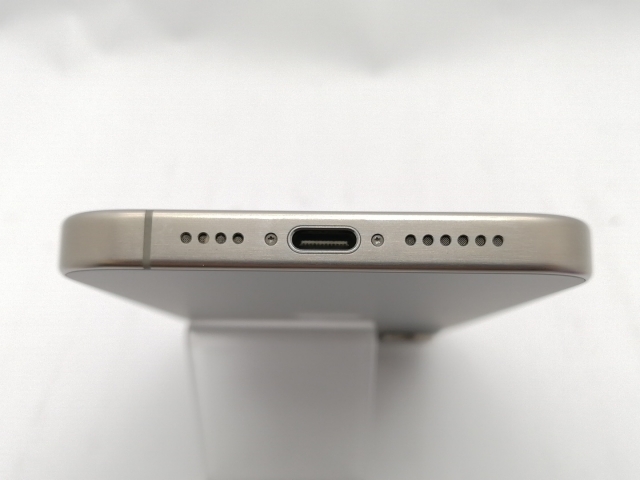 【中古】Apple SoftBank 【SIMフリー】 iPhone 15 Pro Max 256GB ナチュラルチタニウム MU6R3J/A【新宿東口】保証期間１ヶ月【ランクA】