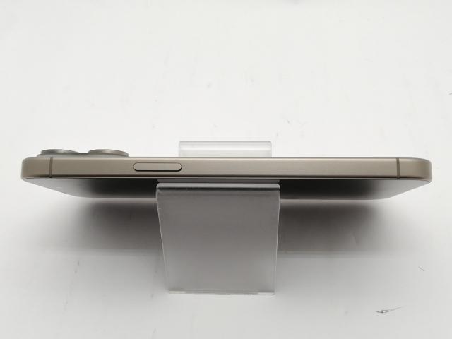 【中古】Apple SoftBank 【SIMフリー】 iPhone 15 Pro Max 256GB ナチュラルチタニウム MU6R3J/A【新宿東口】保証期間１ヶ月【ランクA】