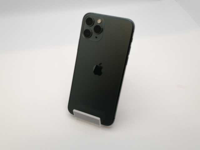 【中古】Apple docomo 【SIMロック解除済み】 iPhone 11 Pro 256GB ミッドナイトグリーン MWCC2J/A【新宿東口】保証期間１ヶ月【ランクC】