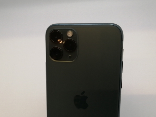【中古】Apple docomo 【SIMロック解除済み】 iPhone 11 Pro 256GB ミッドナイトグリーン MWCC2J/A【新宿東口】保証期間１ヶ月【ランクC】_6