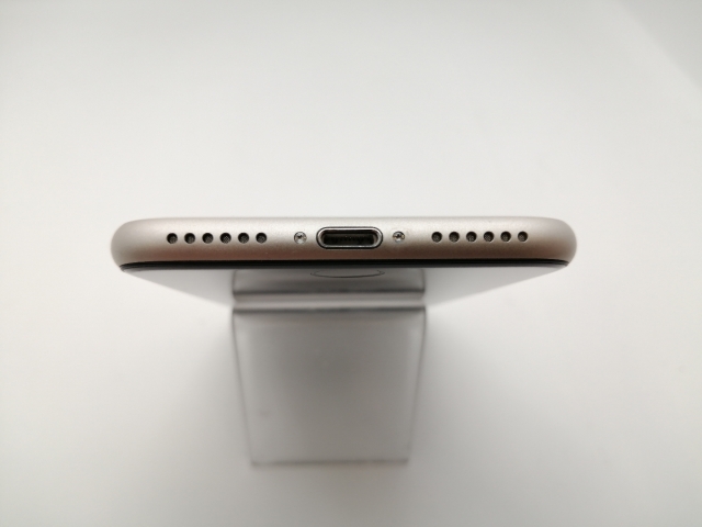 【中古】Apple au 【SIMフリー】 iPhone SE（第3世代） 64GB スターライト MMYD3J/A【新宿東口】保証期間１ヶ月【ランクA】_3