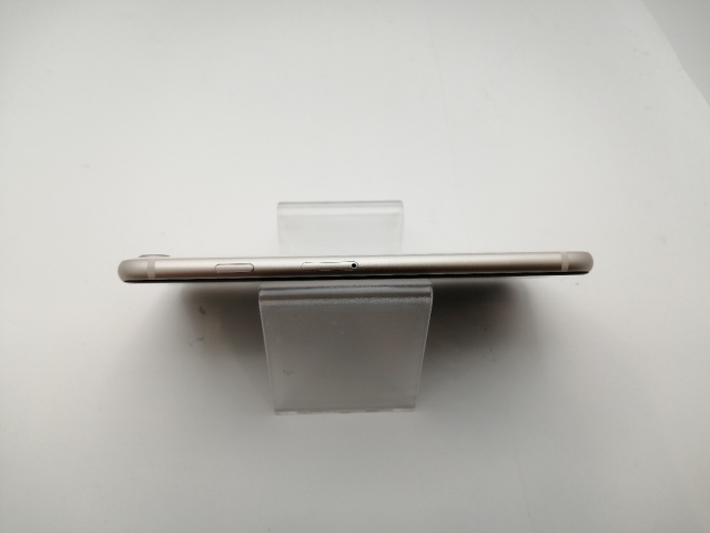【中古】Apple au 【SIMフリー】 iPhone SE（第3世代） 64GB スターライト MMYD3J/A【新宿東口】保証期間１ヶ月【ランクA】_5