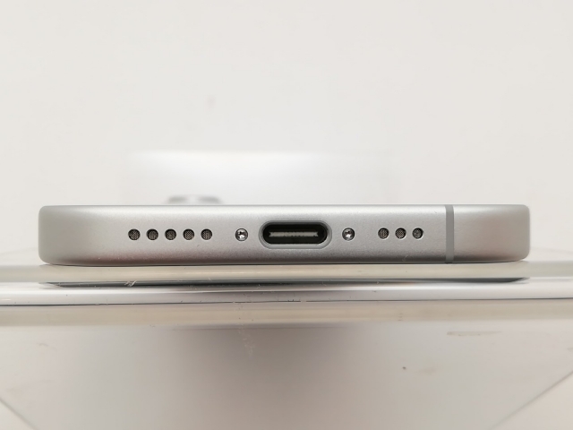 【中古】Apple 国内版 【SIMフリー】 iPhone 17 256GB ホワイト MG684J/A【新宿東口】保証期間１ヶ月【ランクA】_4