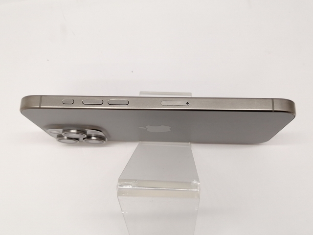 【中古】Apple 国内版 【SIMフリー】 iPhone 15 Pro Max 256GB ナチュラルチタニウム MU6R3J/A【新宿東口】保証期間１ヶ月【ランクA】