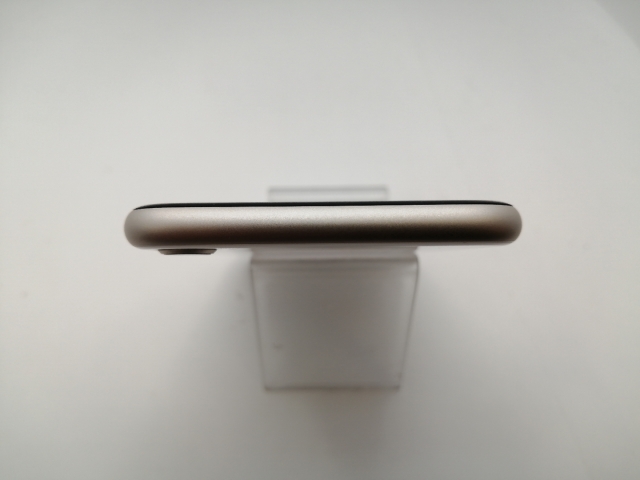 【中古】Apple 国内版 【SIMフリー】 iPhone SE（第3世代） 128GB スターライト MMYG3J/A【新宿東口】保証期間１ヶ月【ランクB】_2