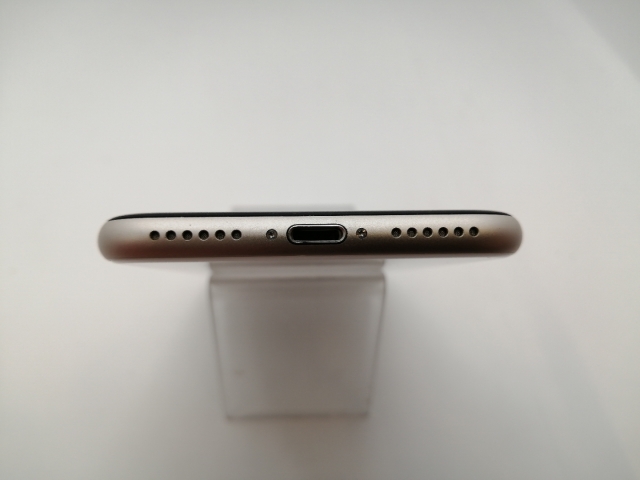 【中古】Apple 国内版 【SIMフリー】 iPhone SE（第3世代） 128GB スターライト MMYG3J/A【新宿東口】保証期間１ヶ月【ランクB】_3