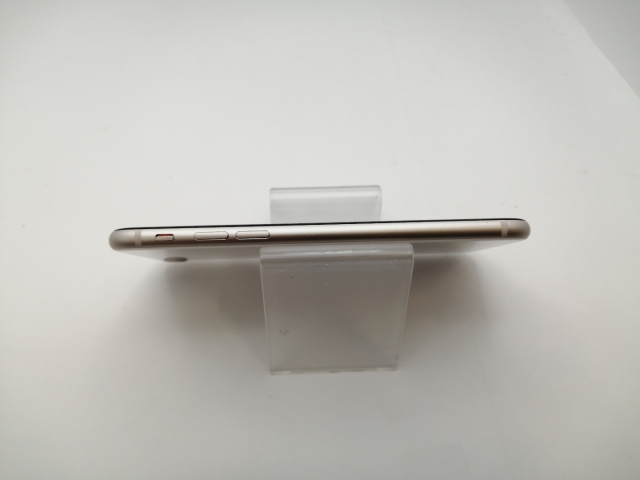 【中古】Apple 国内版 【SIMフリー】 iPhone SE（第3世代） 128GB スターライト MMYG3J/A【新宿東口】保証期間１ヶ月【ランクB】_5