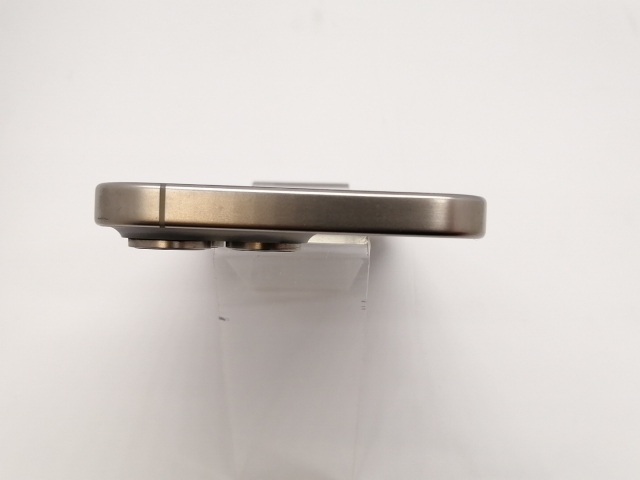 【中古】Apple 国内版 【SIMフリー】 iPhone 15 Pro Max 256GB ナチュラルチタニウム MU6R3J/A【新宿東口】保証期間１ヶ月【ランクA】