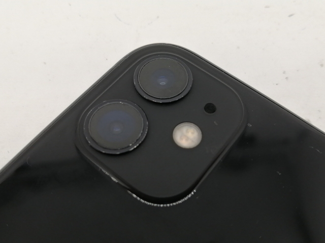 中古】Apple au 【SIMロック解除済み】 iPhone 11 64GB ブラック