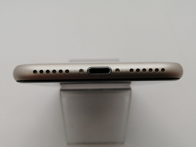 【中古】Apple 楽天モバイル 【SIMフリー】 iPhone SE（第3世代） 64GB スターライト MMYD3J/A【新宿東口】保証期間１ヶ月【ランクA】_3