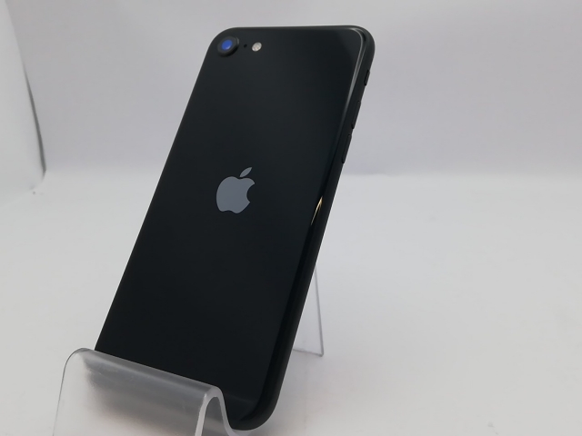 【中古】Apple docomo 【SIMフリー】 iPhone SE（第3世代） 64GB ミッドナイト MMYC3J/A【新宿東口】保証期間１ヶ月【ランクA】