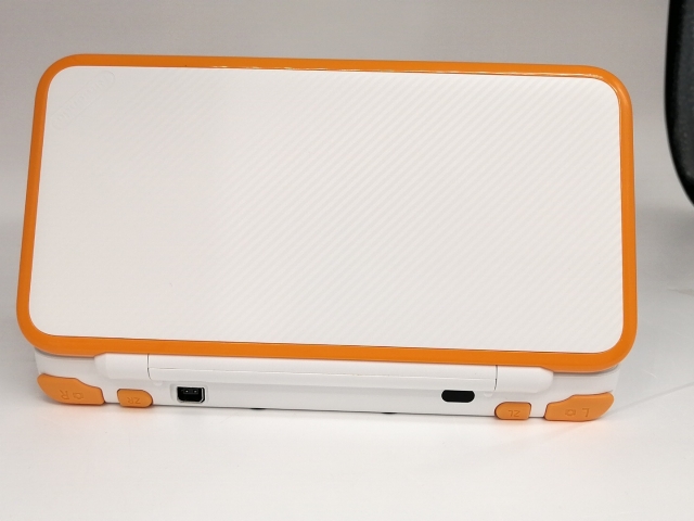 Newニンテンドー2DS LL ホワイト×オレンジ Newニンテンドー 2DS LL