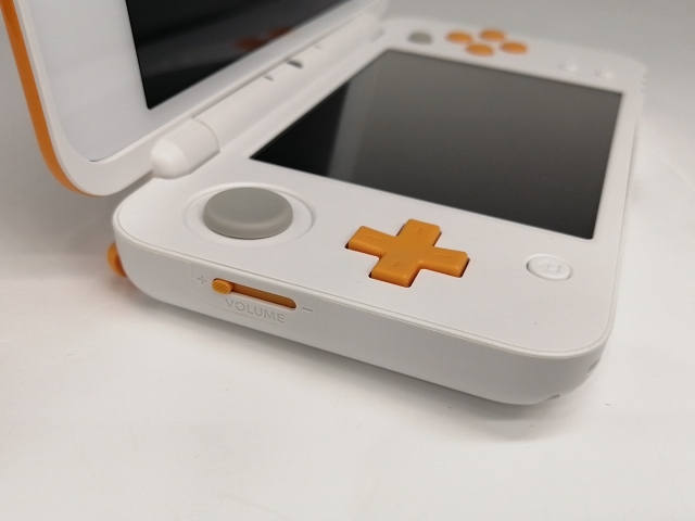 Newニンテンドー2DS LL ホワイト×オレンジ オンライン ショップ