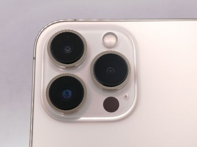 【中古】Apple docomo 【SIMフリー】 iPhone 13 Pro Max 256GB ゴールド MLJA3J/A【三宮駅前】保証期間１ヶ月【ランクC】
