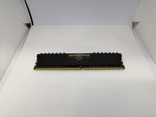 【中古】DDR4 16GB PC4-25600(DDR4-3200)【デスクトップPC用】【東池袋1丁目】保証期間１週間