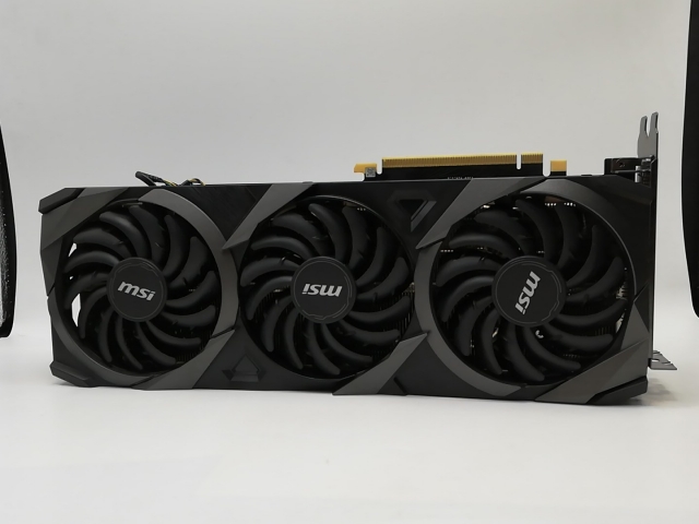GeForce RTX 3080 VENTUS 3X 10G OC MSI、背面にアルミを採用した