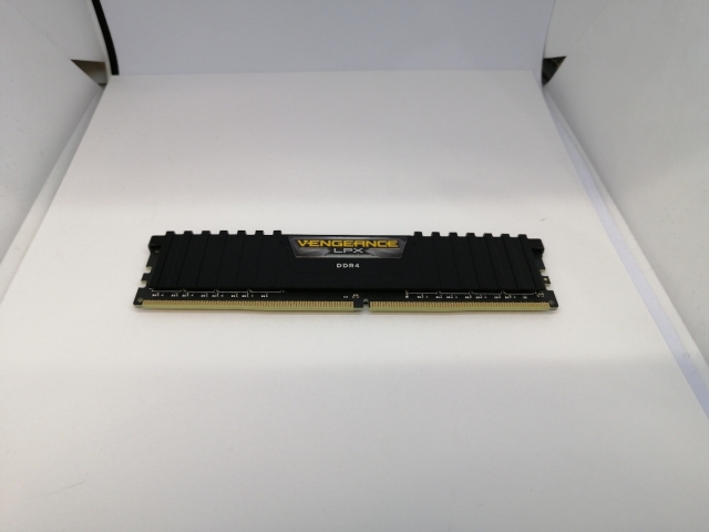【中古】DDR4 16GB PC4-25600(DDR4-3200)【デスクトップPC用】【東池袋1丁目】保証期間１週間
