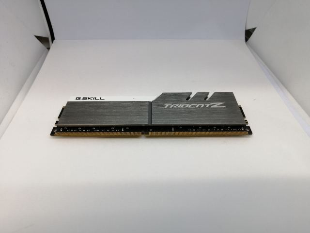 【中古】DDR4 16GB PC4-25600(DDR4-3200)【デスクトップPC用】【東池袋1丁目】保証期間１週間