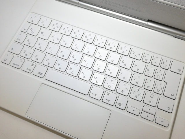 11インチiPad Pro(第3世代)用Magic Keyboard ホワイト 中古)Apple 11