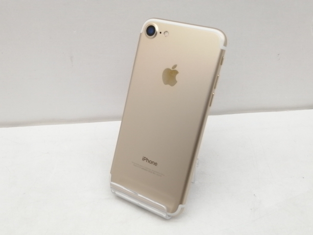 【中古】Apple docomo 【SIMロック解除済み】 iPhone 7 32GB ゴールド MNCG2J/A【仙台イービーンズ】保証期間１ヶ月【ランクC】