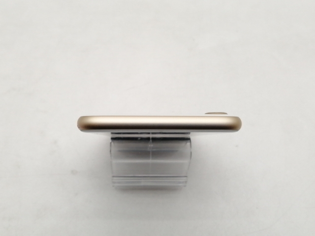 【中古】Apple docomo 【SIMロック解除済み】 iPhone 7 32GB ゴールド MNCG2J/A【仙台イービーンズ】保証期間１ヶ月【ランクC】_4